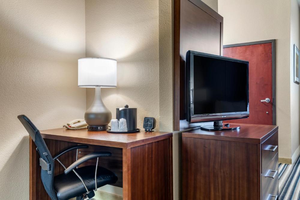 King Suite - Accessible/Non-Smoking interior